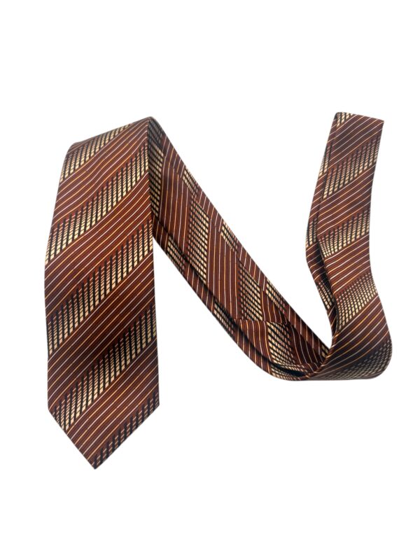 TSH Burnt Sienna / Chocolate Brown / Cream.
